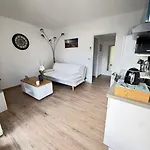 Cosy Avec Terrasse, Proche Centre-ville * Cavalaire-sur-Mer