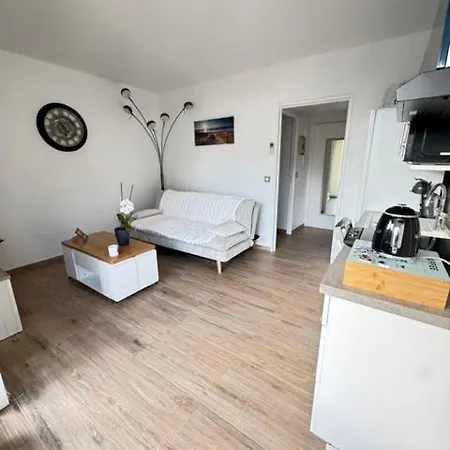 Cosy Avec Terrasse, Proche Centre-ville * Cavalaire-sur-Mer